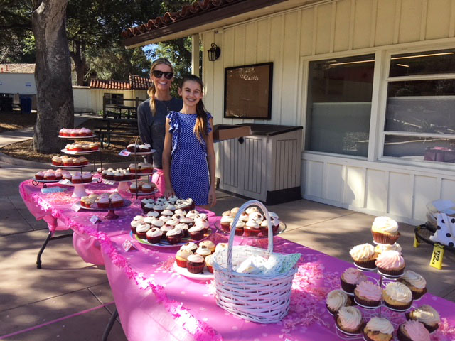 Lauren Neubauer 22 and her mother, Shelley, are all set for Middle School students to enjoy the delicious cupcakes from Crushcakes.